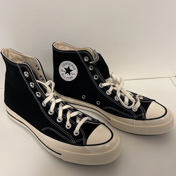Black converse, men's 8.5 and women 10.5 - Picture 3 of 3